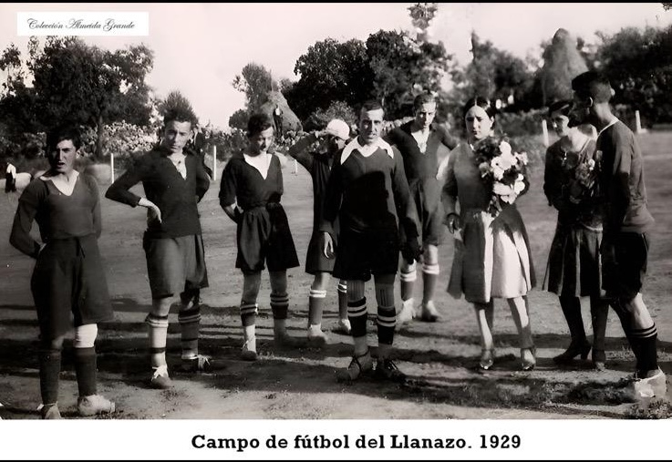 Jugadores en el campo de fútbol de El Llanazo en 1929