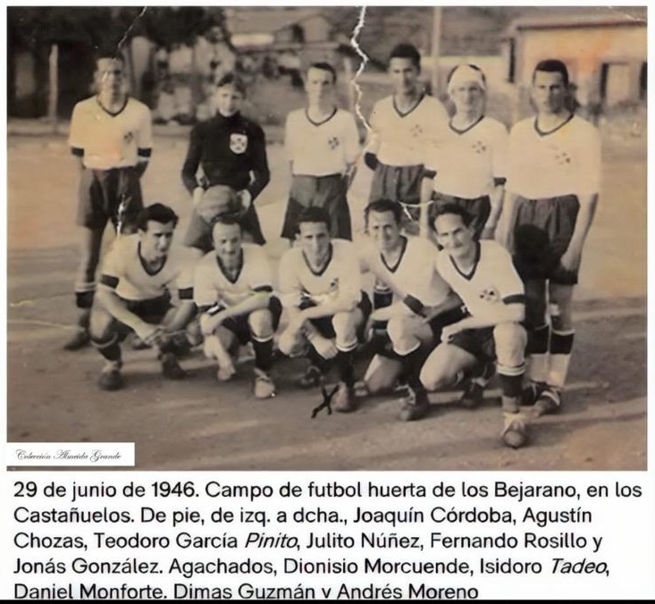 Equipo de fútbol en la huerta de los Bejarano en los Castañuelos el 29 de junio de 1946