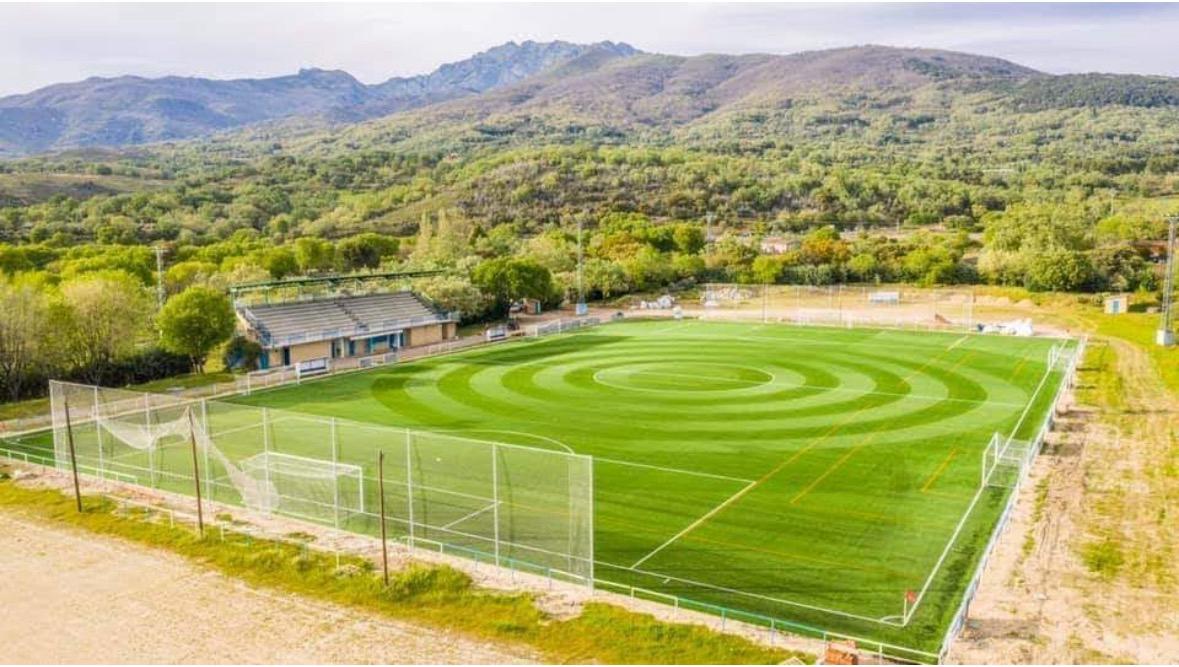 Campo Municipal El Llano con césped artificial